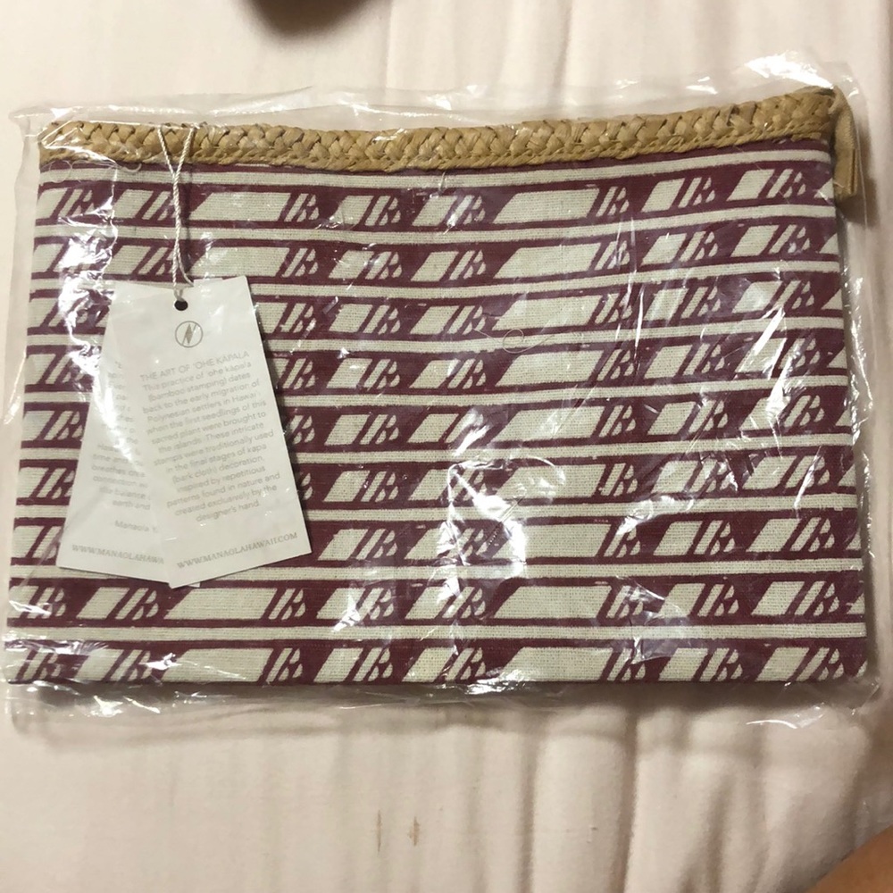 BNWT Manaola Clutch